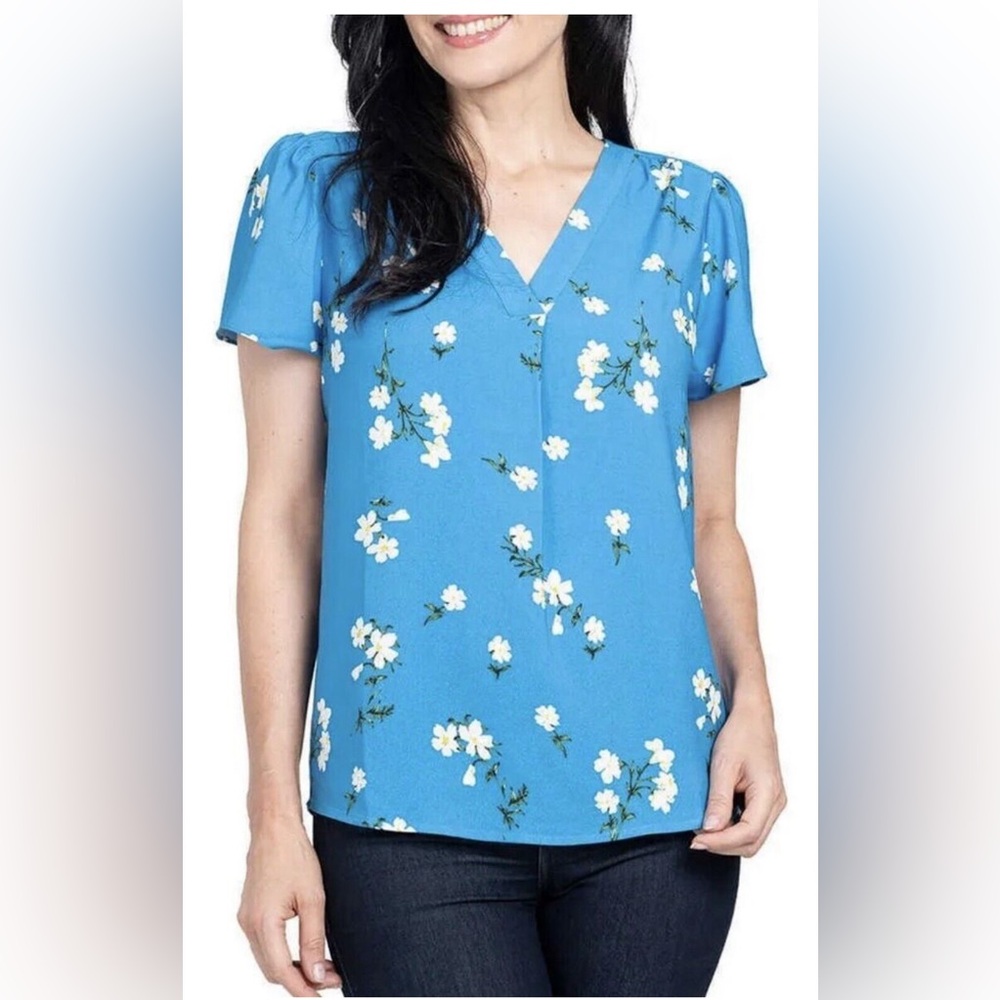 Hillary Hadley Short sleeve blue floral blouse size medium